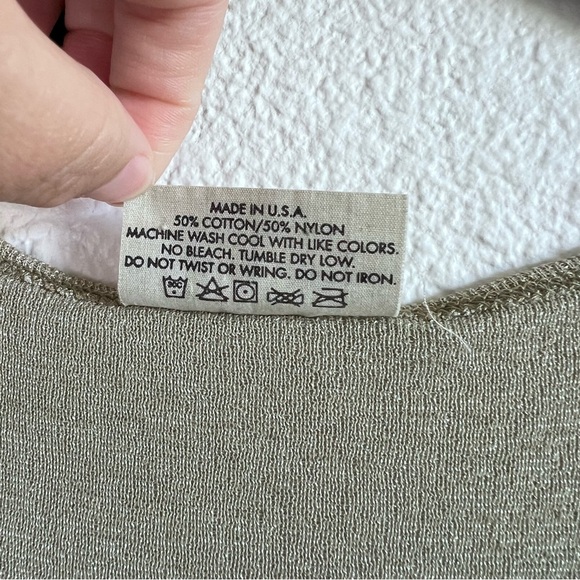 Michael Stars Women’s Angelina Shine V-Neck Tee - Picture 5 of 8